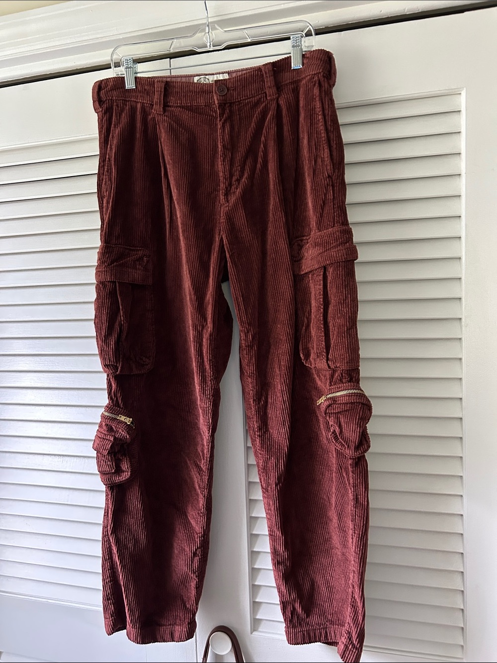 American Eagle Outfitters Men's Corduroy Cargo Pants in Burgundy 30 x 32
